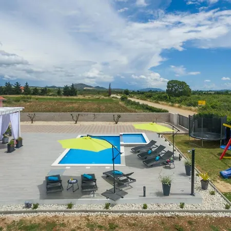 Вилла Maris With Private Pool Tinj