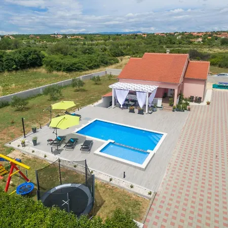 Maris With Private Pool